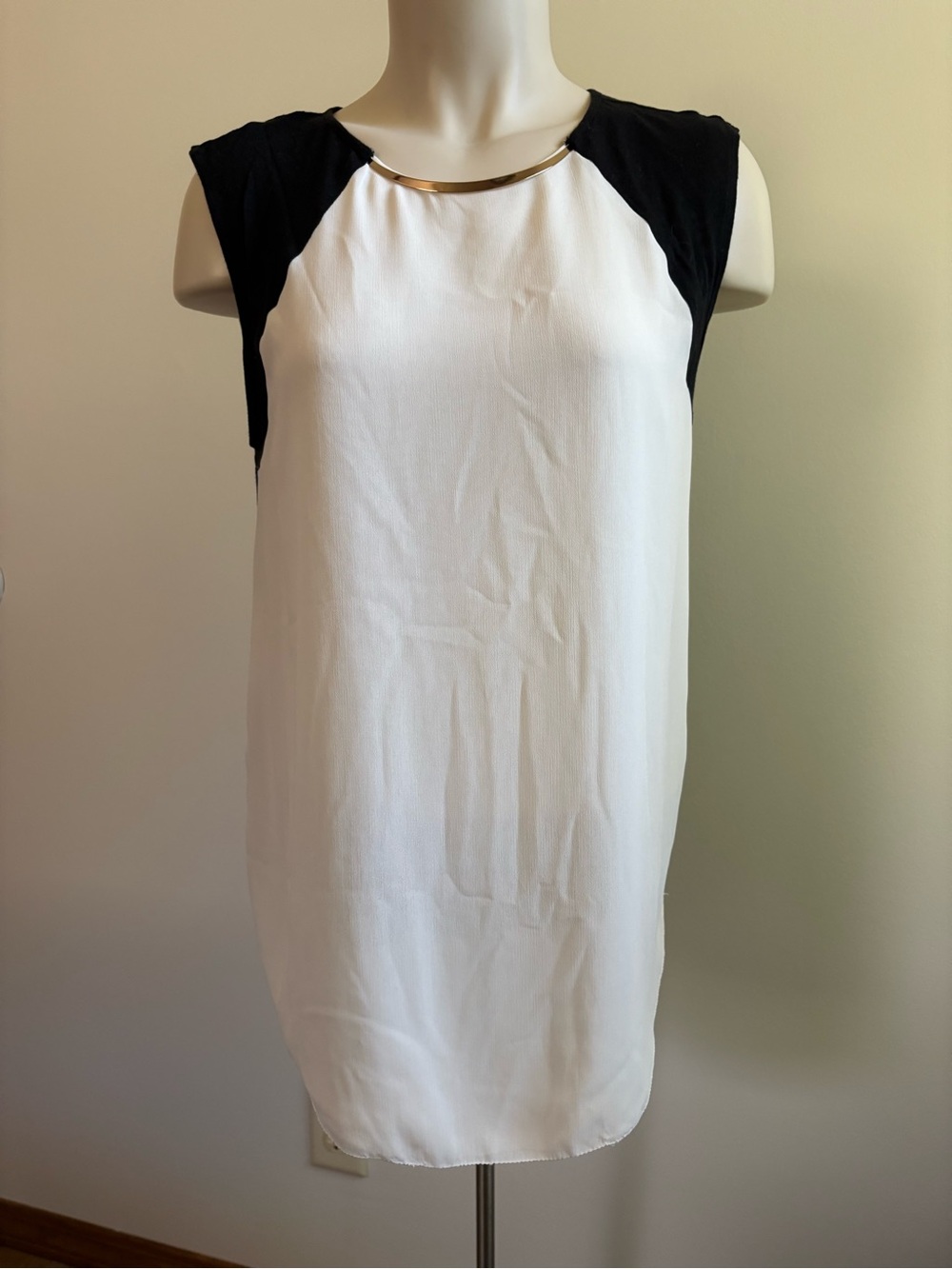 RACHEL Rachel Roy Large Sleeveless Cream/Black Top w/ Gold Neck Detail